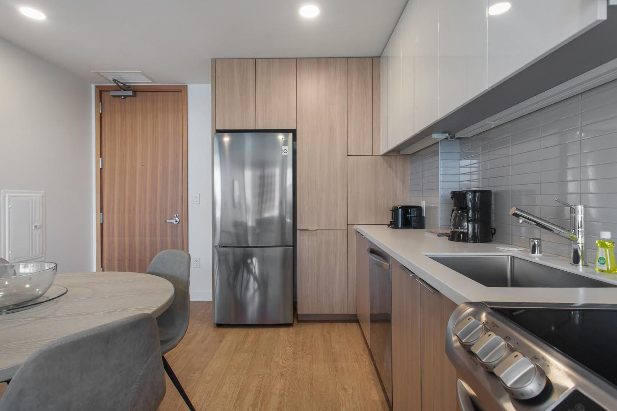 Capsulehotel Luxury Brentwood Penthouses With View *