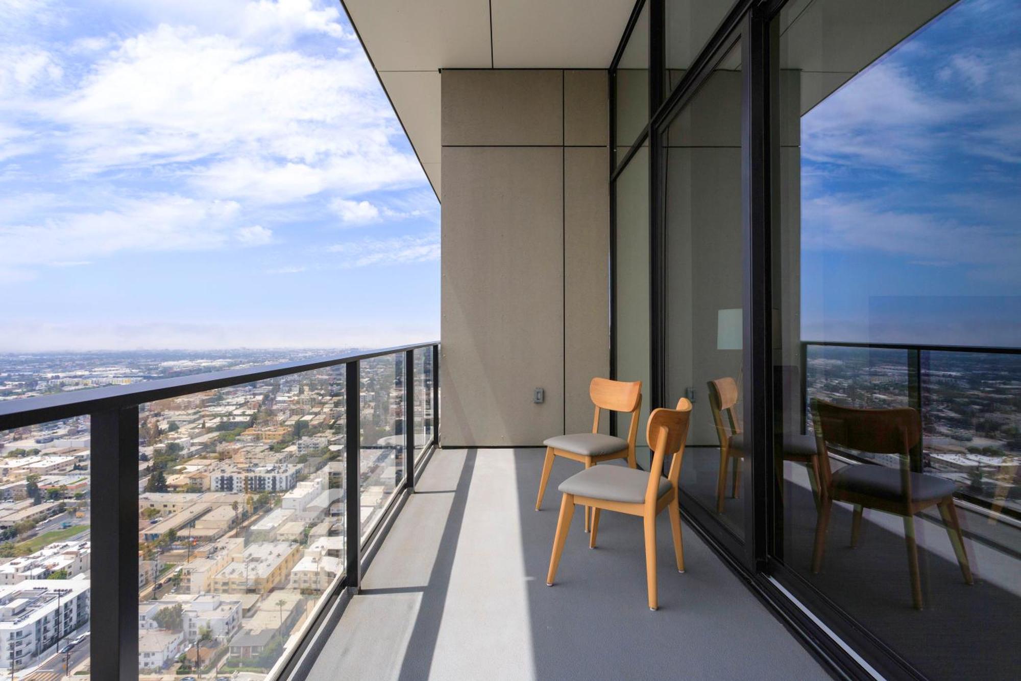 Luxury Brentwood Penthouses With View Capsulehotel Los Angeles